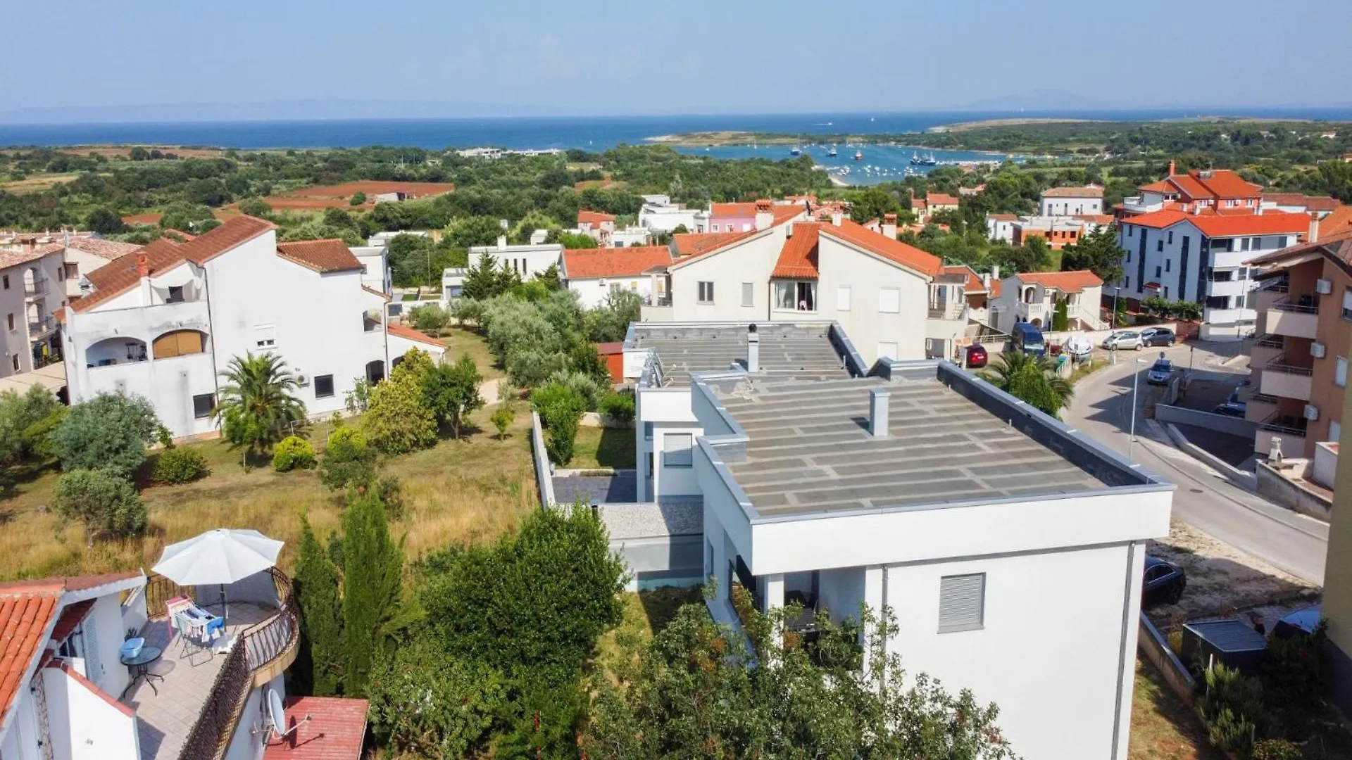 Modern Apartment Alisa With A Sea View Liznjan