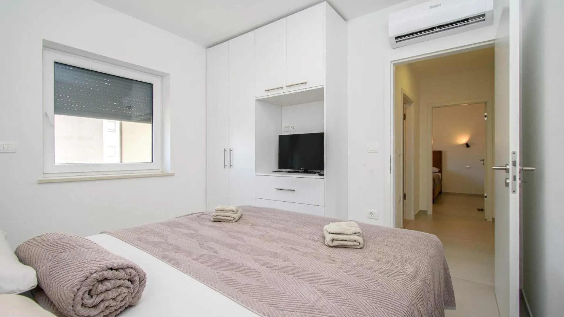 Modern Apartment Alisa With A Sea View Liznjan