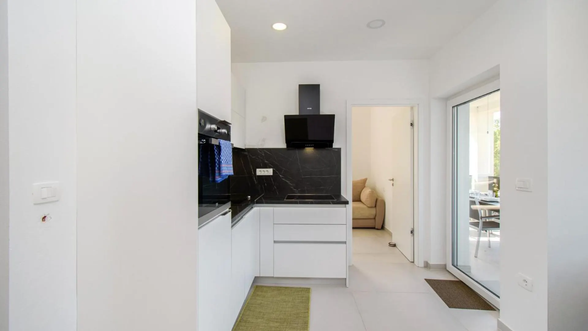 Modern Apartment Alisa With A Sea View Liznjan