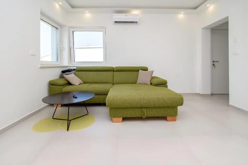 Modern Apartment Alisa With A Sea View Liznjan