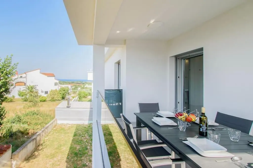 Modern Apartment Alisa With A Sea View Liznjan
