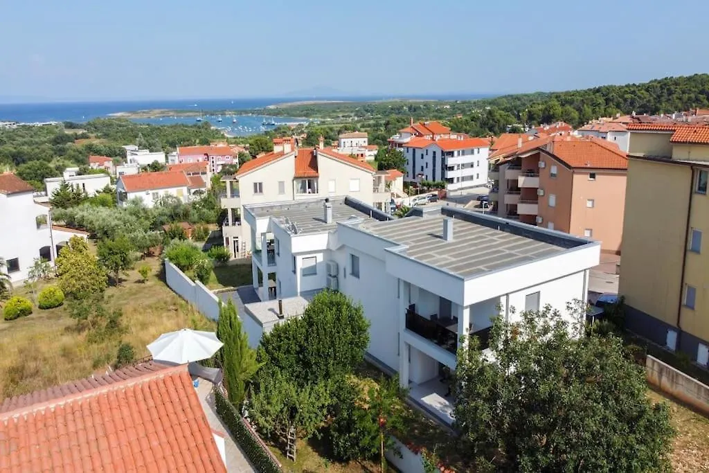 Modern Apartment Alisa With A Sea View Liznjan